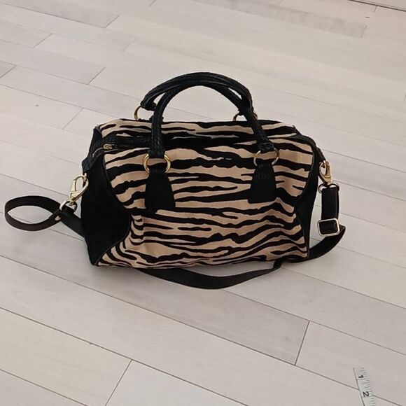 Cynthia Rowley Women's Zebra Striped Pattern Duffle Bag Tan and Black - Picture 2 of 7